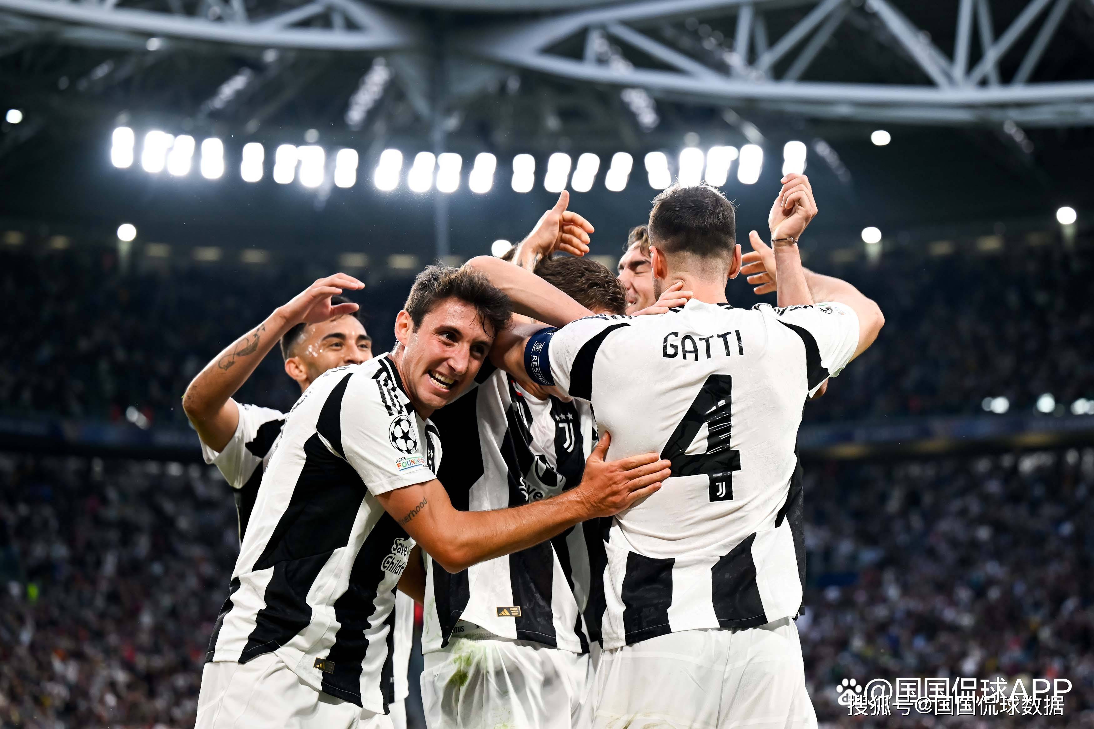 那一年他们风华正茂：李连杰和刘家良师傅相互模仿学习！